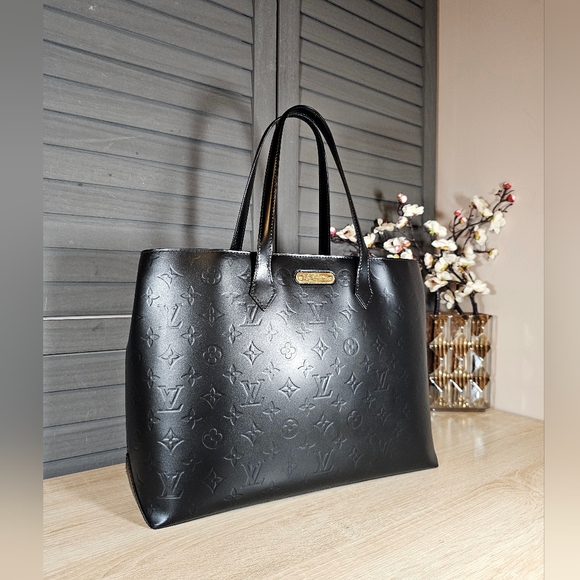 Authentic LOUIS VUITTON Monogram Vernis Wilshire GM Tote - Picture 10 of 10